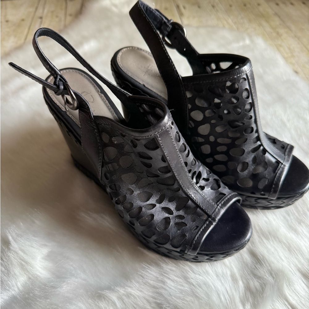 B. Makowsky Chic Black Cutout Animal Print Wedge Sandals NWOB
